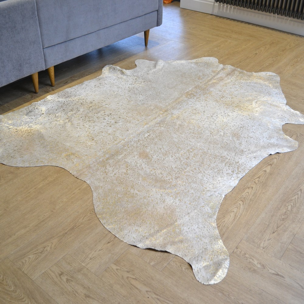 Metallic Cowhide 10131 Rugs in Gold